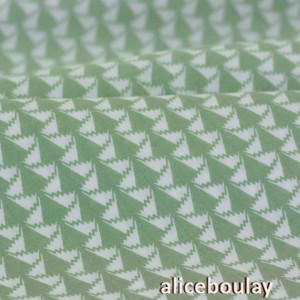 http://aliceboulay.com/1167-3724-thickbox/-30-tissu-liberty-of-london-jonathan-vert-x-65cm-.jpg