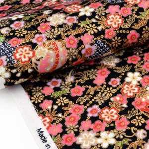 http://aliceboulay.com/12626-33730-thickbox/tissu-japonais-traditionnel-fleuri-dore-fond-noir-x-05-m.jpg