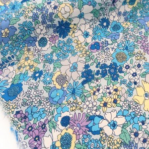 Tissu batiste coton soyeux fleuri bleu x 50cm 
