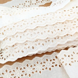 http://aliceboulay.com/14592-38032-thickbox/destock-14m-broderie-anglaise-coton-vanille-largeur-75cm.jpg