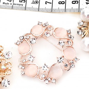 http://aliceboulay.com/16109-41243-thickbox/destock-bijoux-fantaisie-broche-en-perles-doeil-de-chat-rose-taille-55cm.jpg