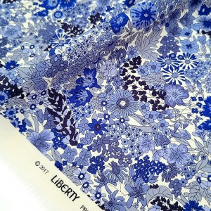 http://aliceboulay.com/16378-41811-thickbox/tissu-liberty-mousseline-polyester-margerie-bleu-x-1-metre.jpg