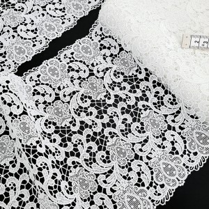 Destock 6.2m dentelle guipure fine haute couture blanche largeur 21.5cm