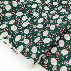 Destock 1m tissu japonais traditionnel fleuri lapin fond vert largeur 116cm