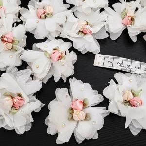 Déstock 22 appliques fleur en mousseline et satin écrue taille 6cm