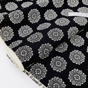 Destock 2m tissu américain lin soyeux motif fleuri fond noir largeur 111cm