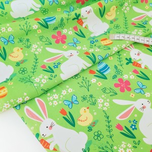 Destock 1.5m tissu américain thème Pâques les lapins fond vert largeur 112cm