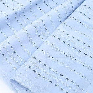 Destock 1.9m tissu broderie anglaise coton doux gris bleu largeur 153cm 
