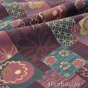 http://aliceboulay.com/2101-6877-thickbox/tissu-japonais-coton-dobby-traditionnel-geometrique-fleuri-fond-marron-pourpre-x50cm-.jpg