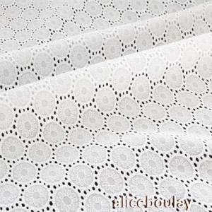 Destock 0.6m tissu broderie anglaise coton souple écru largeur 140cm