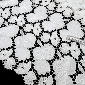 Destock 0.65m tissu broderie anglaise polyester écru largeur 112cm 