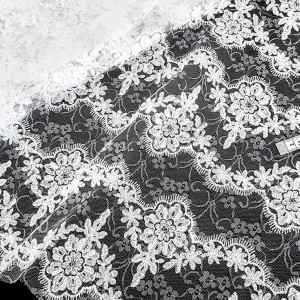 http://aliceboulay.com/23488-56906-thickbox/destock-27m-tissu-dentelle-de-calais-brode-blanc-largeur-72cm-.jpg