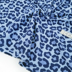 http://aliceboulay.com/23496-56925-thickbox/destock-165m-tissu-jersey-coton-imprime-leopard-bleu-largeur-180cm.jpg