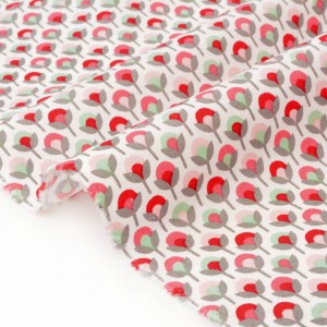 Tissu américain patchwork-fleuri rouge gris fond écru x 50cm 