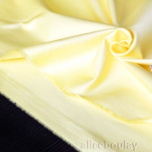 Tissu satin de coton lourd extensible jaune poussin x 50cm 