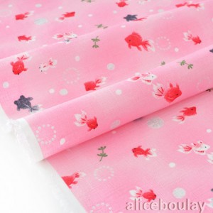 http://aliceboulay.com/4824-15601-thickbox/tissu-japonais-coton-dobby-traditionnel-poisson-rouge-fond-rose-x-50cm-.jpg