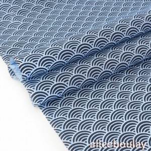 http://aliceboulay.com/5071-16162-thickbox/tissu-japonais-patchwork-coton-raide-traditionnel-vagues-seigaiha-bleu-noir-x50cm-.jpg