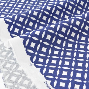 Tissu américain patchwork motif géométrique graphique bleu fond blanc x 50cm 