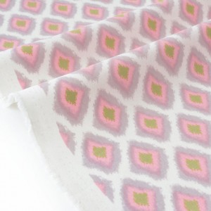 http://aliceboulay.com/6623-19675-thickbox/tissu-americain-motifs-geometrique-moire-rose-sur-fond-ecru-x-50cm-.jpg