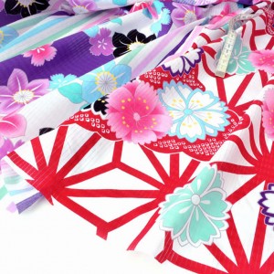Tissu Japonais kimono fleuri rose turquoise sur fond blanc x 50cm 