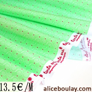 Tissu TANTE EMA vert pâle arabesques blanches x 10cm