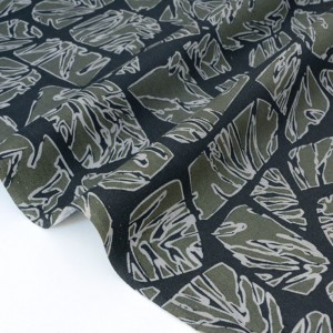 http://aliceboulay.com/7776-22522-thickbox/tissu-japonais-popeline-coton-camouflage-vegetal-jangle-kaki-x50cm-.jpg