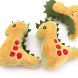 http://aliceboulay.com/7900-22802-thickbox/applique-peluche-doudou-dinosaure-a-coudre-couleur-moutarde-taille-65x75cm-.jpg