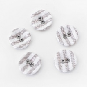 Lot de 5 boutons recouvert 2 trous rayure gris blanc 1.7cm 
