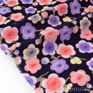http://aliceboulay.com/8180-23519-thickbox/tissu-japonais-fleur-de-cerisier-fond-noir-x-50cm-.jpg