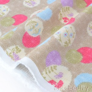 http://aliceboulay.com/8407-24056-thickbox/tissu-japonais-coton-dobby-traditionnel-fleuri-etoiles-asanoha-fond-beige-x50cm.jpg