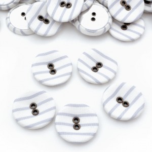 http://aliceboulay.com/9105-25784-thickbox/lot-de-5-boutons-recouvert-2-trous-rauyure-gris-blanchetaille-21cm-.jpg