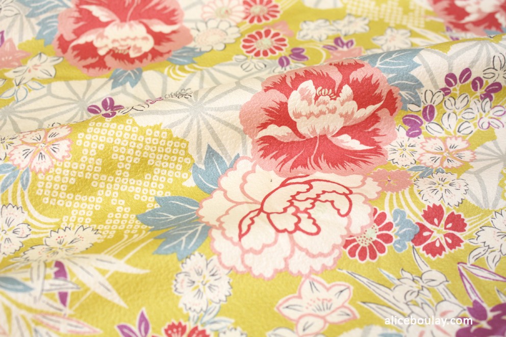 Tissu japonais fleuri fluide de lumineux