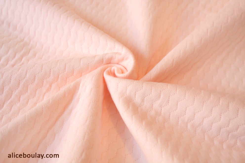Tissu jersey matelassé tricot tubulaire rose saumon clair