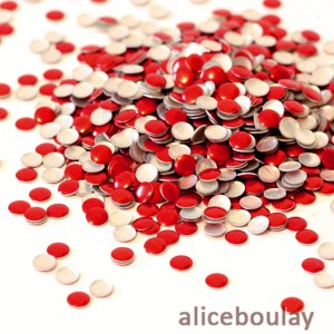 https://aliceboulay.com/1107-3517-thickbox/mercerie-120-pois-clous-strass-thermocollant-rouge-fonce-4mm-.jpg
