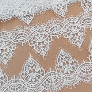 Destock 13.6m dentelle guipure fine haute couture largeur 6.2cm tachée