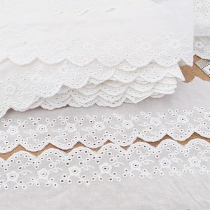 Déstock 13.7m broderie anglaise coton largeur 6.2cm légèrement tachéé