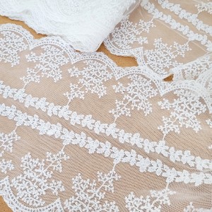 https://aliceboulay.com/16259-41563-thickbox/destock-26m-broderie-tulle-brode-blanche-largeur-185cm.jpg