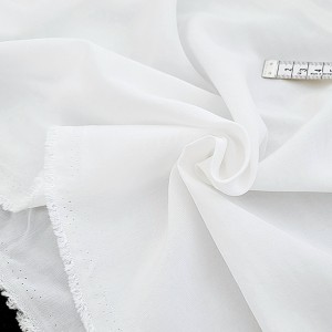 Destock 1.2m tissu cupro soyeux fluide satiné blanc largeur 150cm froissé