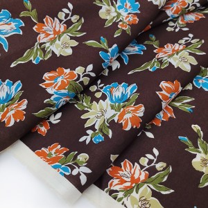 Destock 1.5m tissu japonais batiste coton soyeux fleuri fond chocolat largeur 111cm
