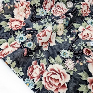 https://aliceboulay.com/19064-47466-thickbox/destock-25m-tissu-japonais-coton-souple-fleuri-traditionnel-fond-gris-noir-largeur-113cm.jpg