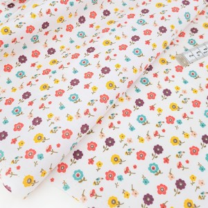 Destock 1.55m tissu batiste coton soyeux motif fleuri largeur 150cm