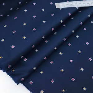 Destock 1.6m tissu japonais satin coton soyeux doux marine motif fleuri largeur 113cm