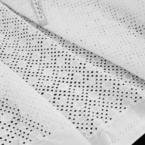 Destock 2.4m tissu broderie anglaise coton blanc largeur 150cm 