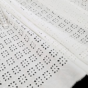 Destock 1.45m tissu broderie anglaise coton doux écru largeur 115cm 