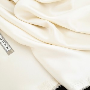Déstock 2.2m tissu satin duchesse polyester lourd soyeux ivoire largeur 152cm 