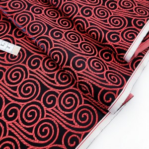 Destock 2.1m tissu jacquard souple polyester arabesque rouge noir largeur 75cm