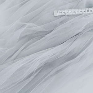 Destock 2.3m tissu tulle doux gris clair largeur 158cm