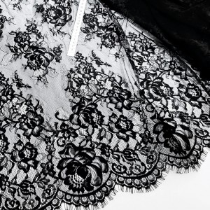 Destock 1.2m tissu dentelle de calais festonné haute couture noir largeur 148cm 