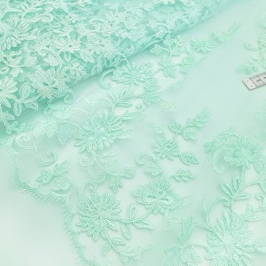 Destock 1.1m tissu dentelle broderie tulle brodé vert glacier largeur 146cm