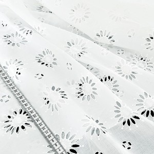 Destock 2.3m tissu broderie anglaise coton doux écru largeur 145cm 